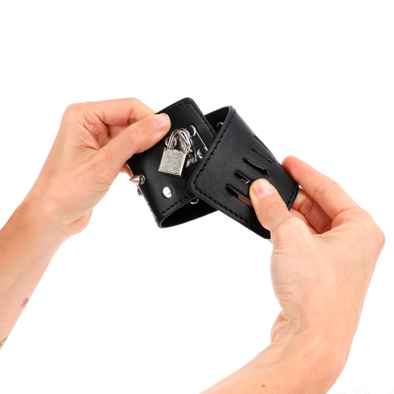 KINK - PUNK WRIST RESTRAINTS WITH SPIKES 25 X 6 CM - Image 4